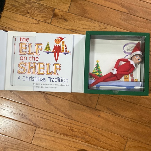 Elf on a shelf - Picture 3 of 3